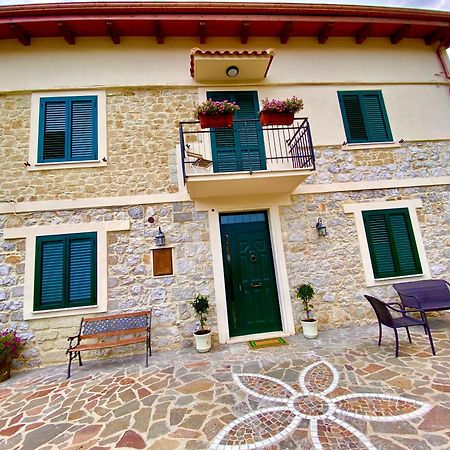 La Casa Di Nonna Tella Lenola Exterior foto